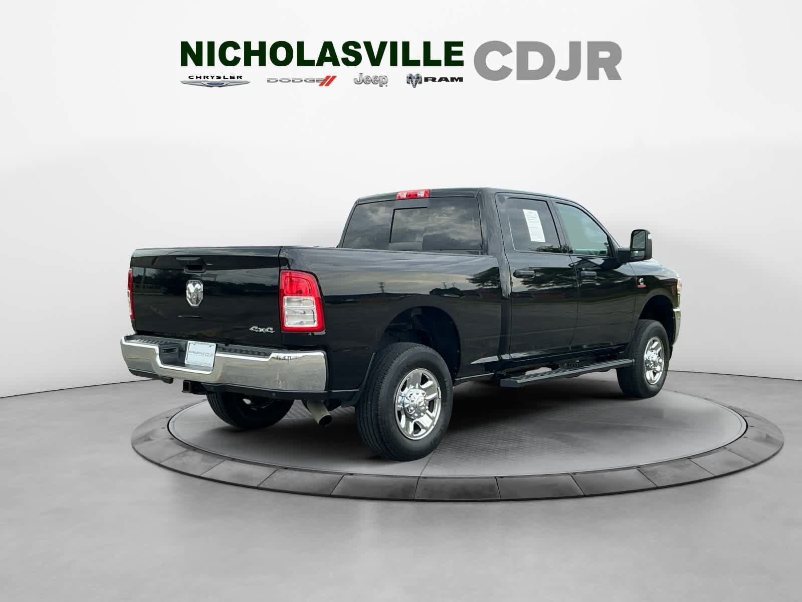 Used 2024 RAM 3500 Tradesman w/ Chrome Appearance Group AWD/4WD image 5