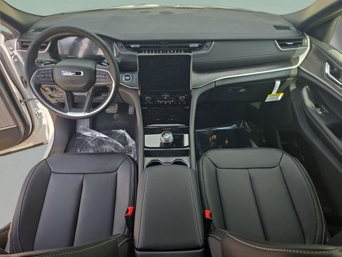 New 2025 Jeep Grand Cherokee L Limited RWD image 18