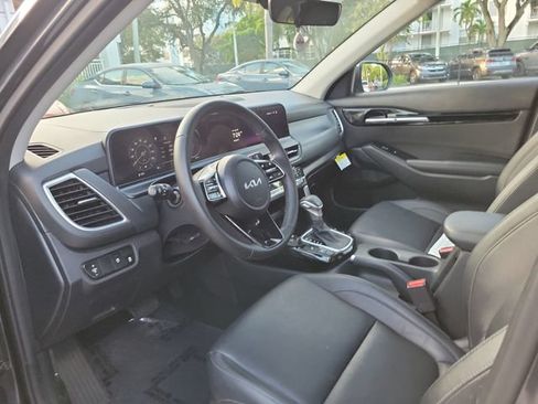 Used 2025 Kia Seltos EX w/ EX Sunroof Package FWD image 9