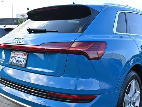 Used 2019 Audi e-tron Premium Plus image 12