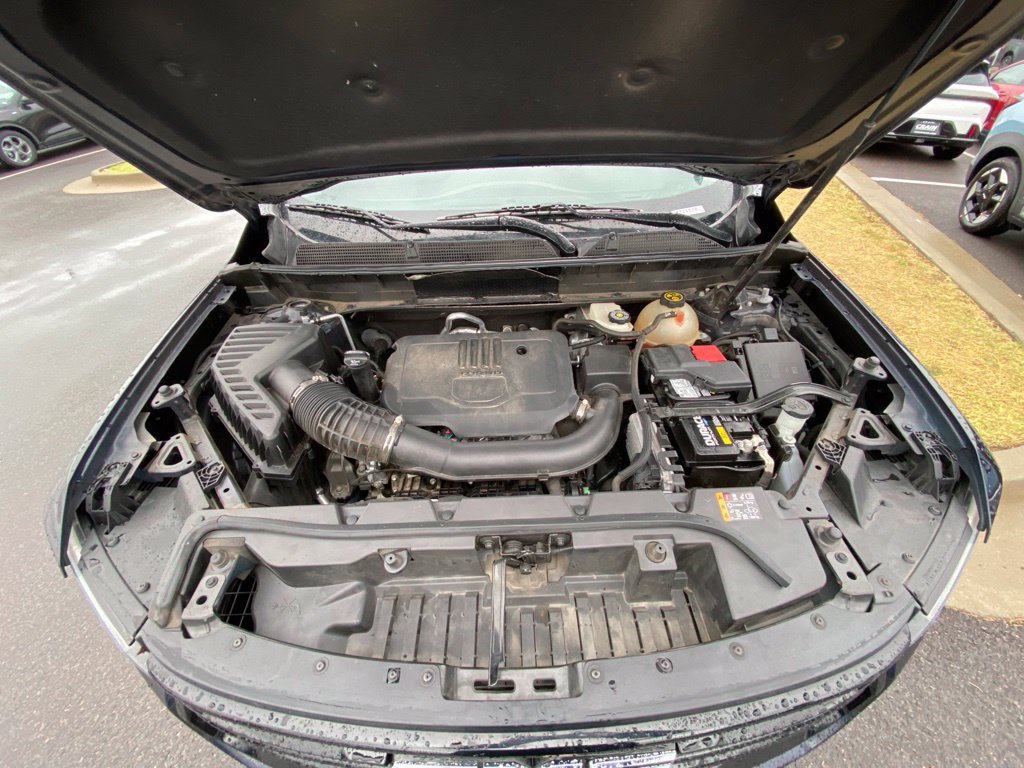 Used 2022 GMC Acadia SLE w/ Driver Convenience Package FWD image 32