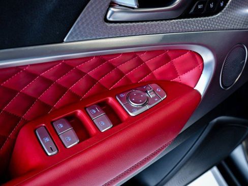 Used 2022 Genesis G70 3.3T Launch Edition image 16