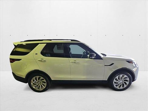 New 2025 Land Rover Discovery S image 4