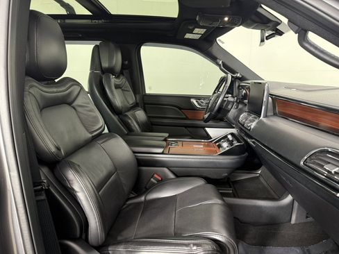 Used 2021 Lincoln Navigator L Reserve w/ Luxury Package AWD/4WD image 10