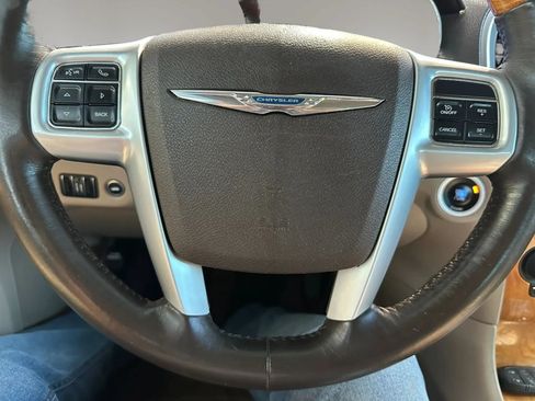 Used 2014 Chrysler 300 C RWD image 23
