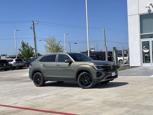 New 2026 Volkswagen Atlas Cross Sport SE FWD image 4