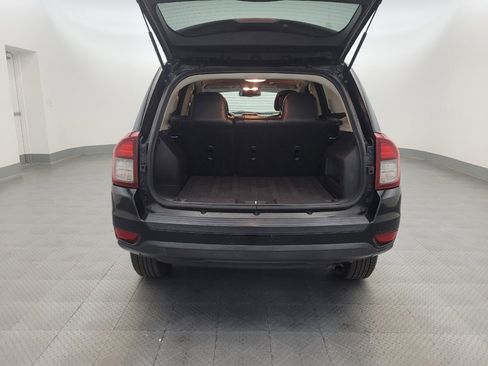 Used 2017 Jeep Compass Latitude FWD image 29