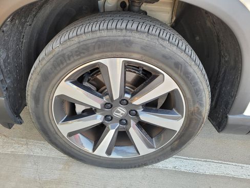 Used 2025 Honda Pilot Elite image 2