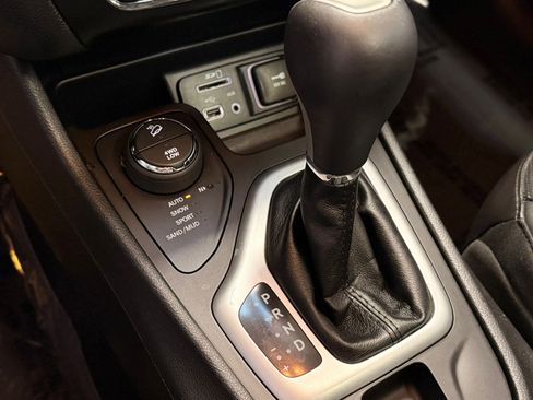 Used 2017 Jeep Cherokee Overland w/ Heavy Duty Protection Group image 39