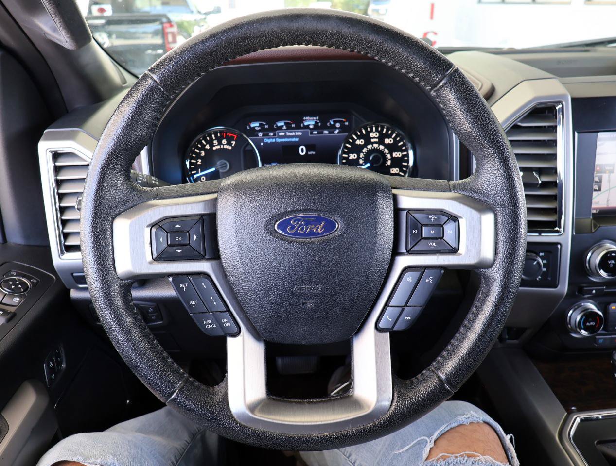 Used 2015 Ford F150 Platinum w/ Equipment Group 701A Luxury AWD/4WD image 26
