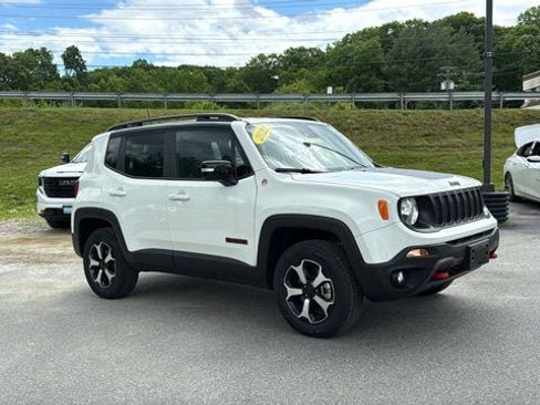 Used 2022 Jeep Renegade Trailhawk AWD/4WD image 2