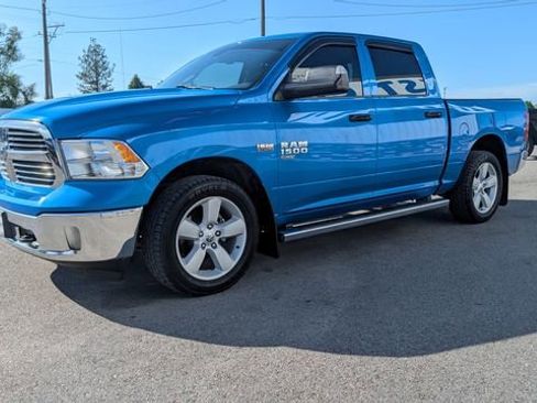 Used 2023 RAM 1500 Classic SLT w/ SLT Plus D￩cor Group AWD/4WD image 5