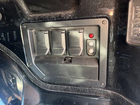 Used 2025 Chevrolet Silverado EV LT image 30