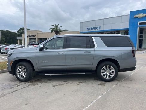 New 2026 Chevrolet Suburban Premier image 3