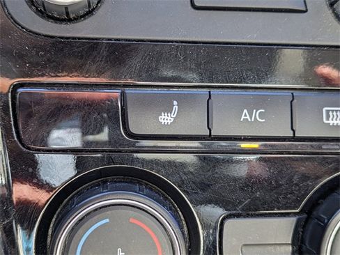 Used 2015 Volkswagen Passat 1.8T SE image 24