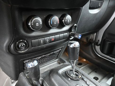 Used 2018 Jeep Wrangler Sport image 12