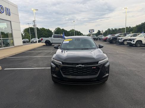 Used 2024 Chevrolet Trax RS FWD image 3