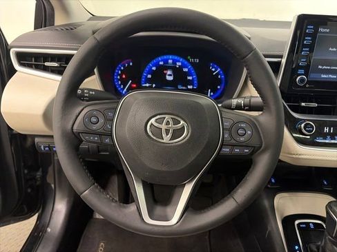 Used 2020 Toyota Corolla XLE image 18