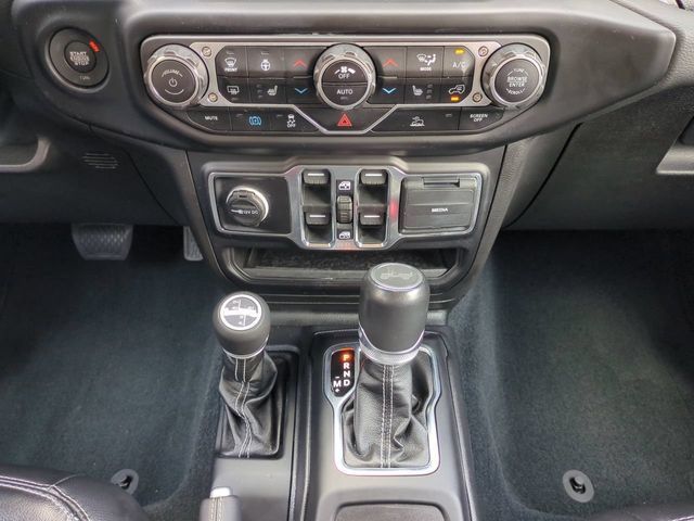Used 2023 Jeep Wrangler Unlimited Sahara w/ Cold Weather Group AWD/4WD image 19