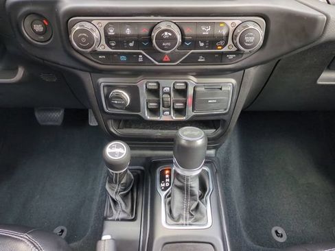 Used 2023 Jeep Wrangler Unlimited Sahara w/ Cold Weather Group AWD/4WD image 19