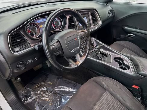 Used 2015 Dodge Challenger SXT w/ Driver Convenience Group RWD image 10