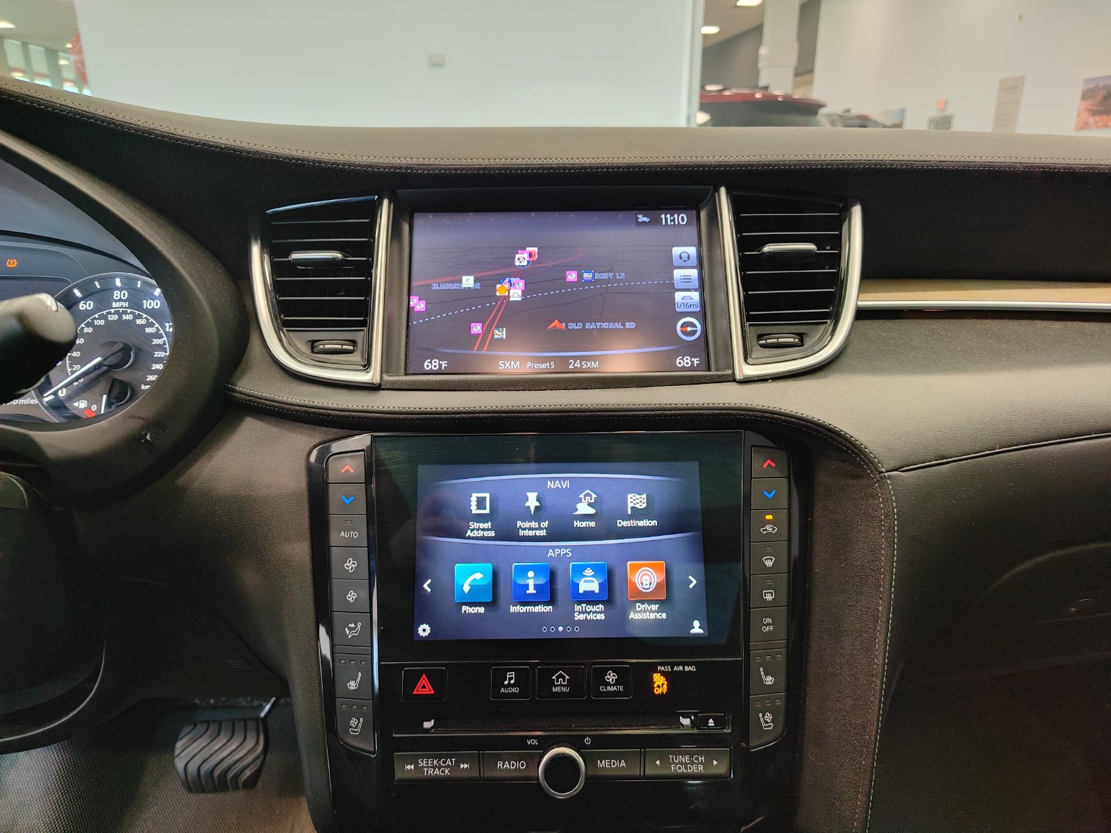 Used 2019 INFINITI QX50 Essential w/ Sensory Package AWD/4WD image 15