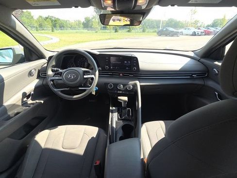Used 2021 Hyundai Elantra SE FWD image 14