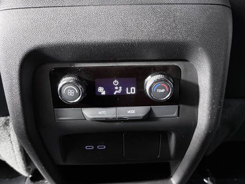 Used 2026 Chevrolet Traverse LT FWD image 29
