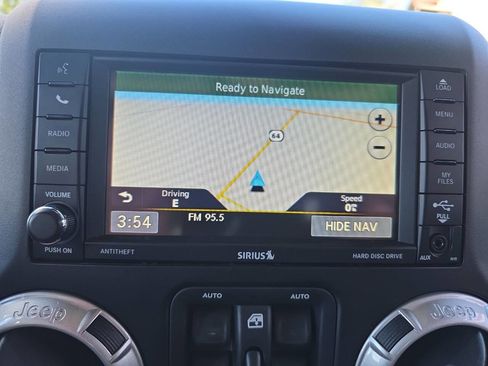 Used 2016 Jeep Wrangler Unlimited Rubicon image 16