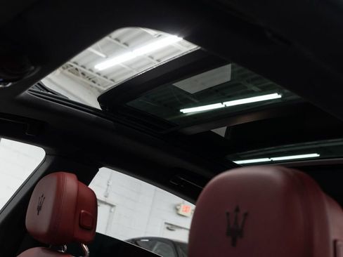 Used 2022 Maserati Levante Modena image 11