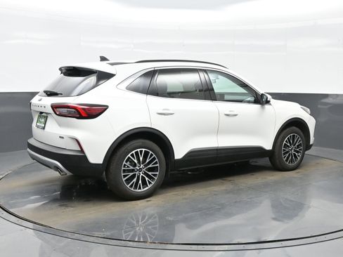 Used 2025 Ford Escape SE image 6