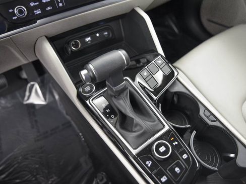 Used 2025 Kia Sportage EX image 25