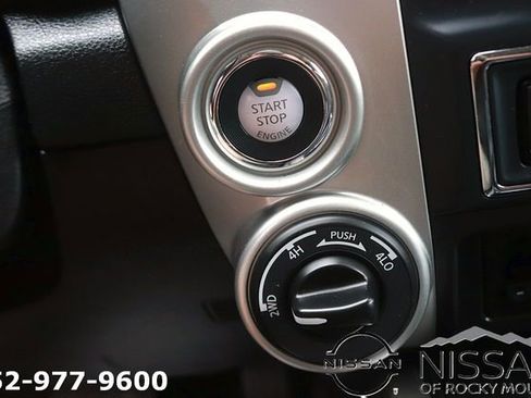 Used 2021 Nissan Titan SL w/ Moonroof Package AWD/4WD image 24