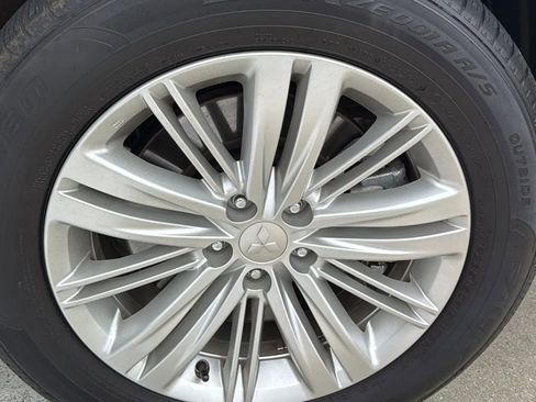 Used 2024 Mitsubishi Outlander ES image 17