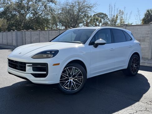 Certified 2026 Porsche Cayenne AWD/4WD image 1