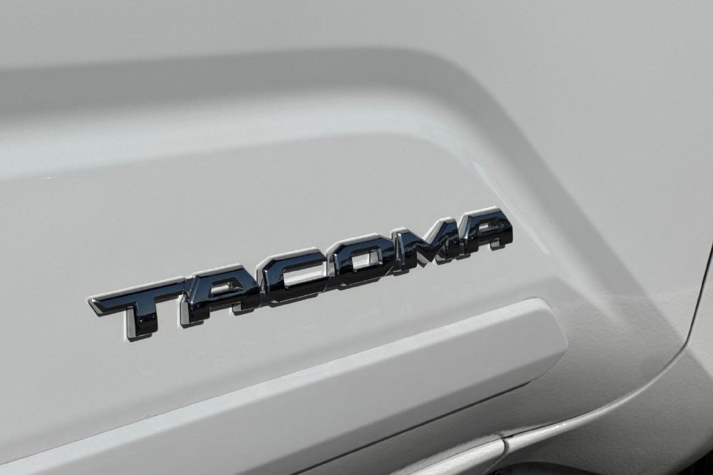 Certified 2026 Toyota Tacoma SR5 AWD/4WD image 25