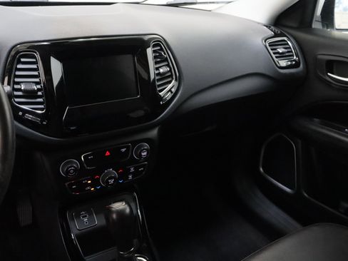 Used 2019 Jeep Compass Latitude FWD image 15