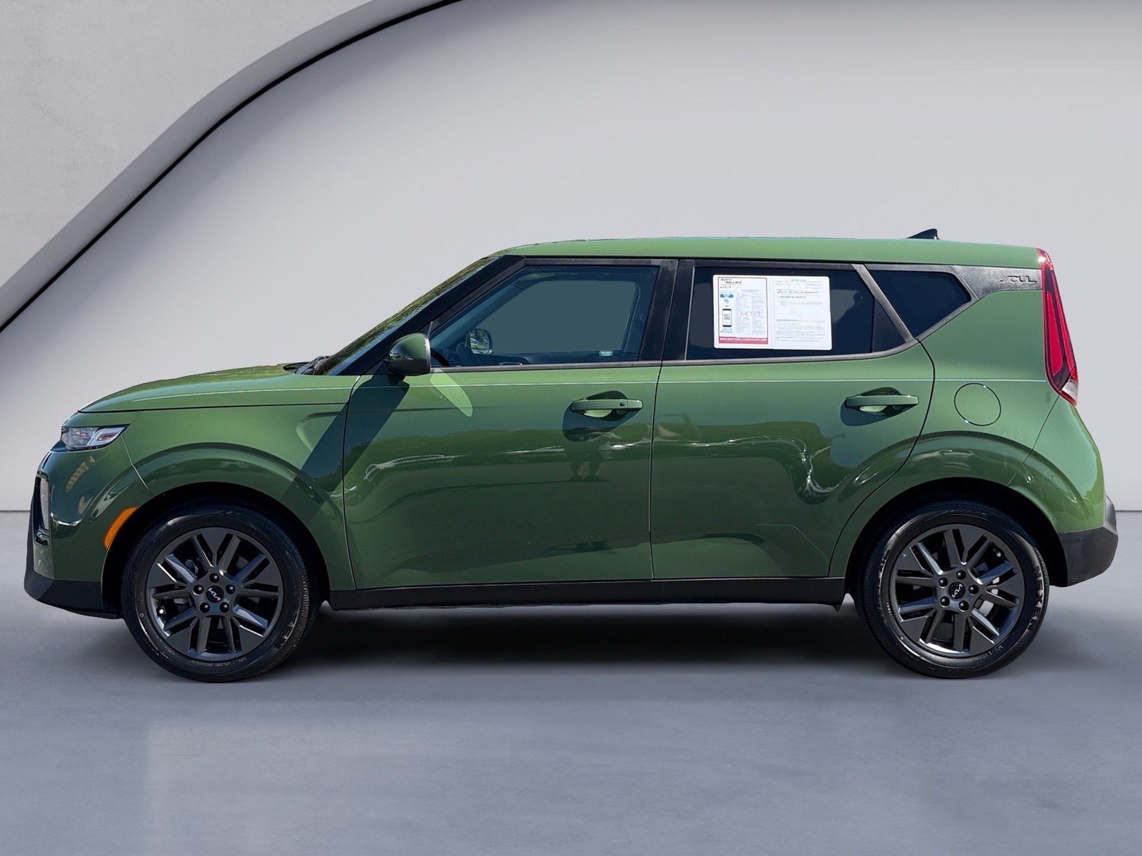 Used 2022 Kia Soul EX FWD image 2