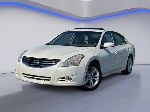 Used 2012 Nissan Altima 3.5 SR w/ Sport Pkg FWD image 2