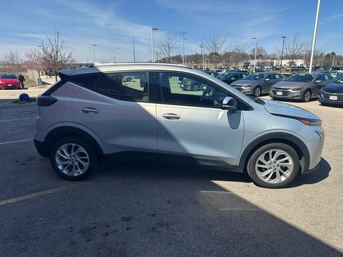 Used 2023 Chevrolet Bolt EUV LT image 4