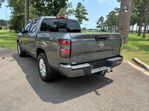 Used 2023 Nissan Frontier SV w/ SV Convenience Package RWD image 5