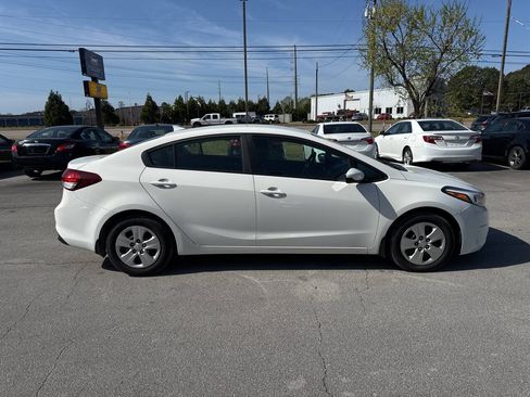 Used 2017 Kia Forte LX FWD image 5