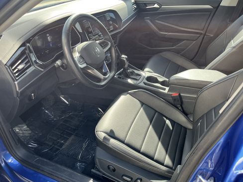 Used 2024 Volkswagen Jetta SE image 8