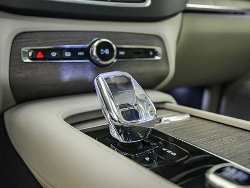 Certified 2023 Volvo XC90 T8 Ultimate w/ Protection Package Premier AWD/4WD image 22
