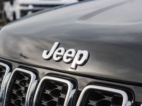 Used 2022 Jeep Grand Cherokee Laredo X image 13