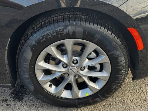 New 2026 Chrysler Pacifica Limited FWD image 9