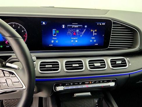 Used 2025 Mercedes-Benz GLS 450 4MATIC image 16