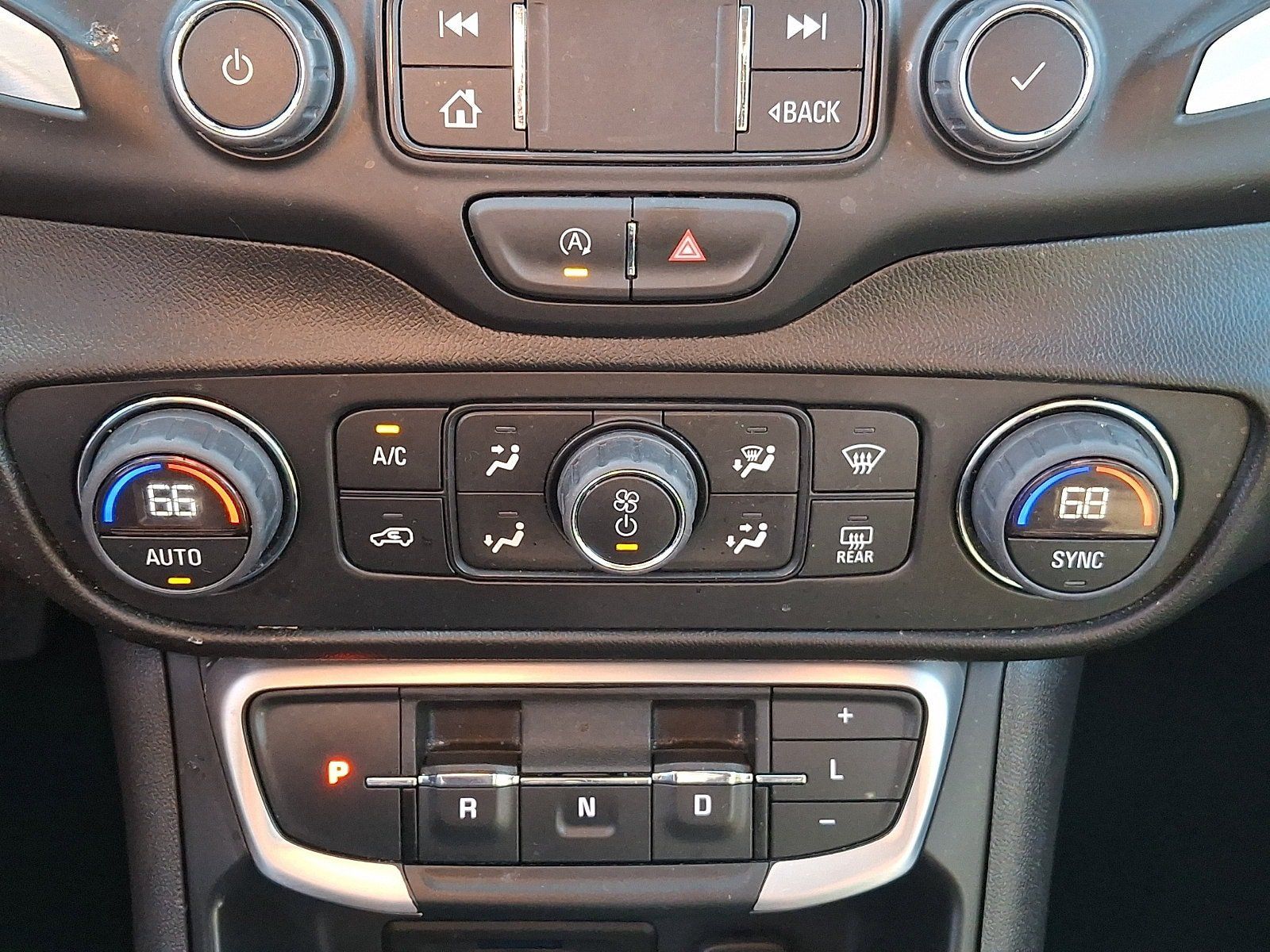 Used 2024 GMC Terrain SLT AWD/4WD image 15