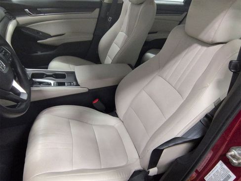 Used 2018 Honda Accord Touring image 17