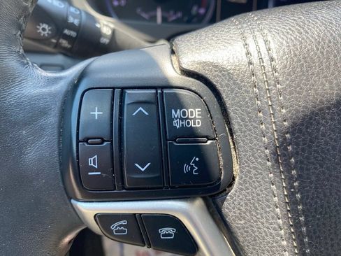Used 2016 Toyota Highlander Limited Platinum FWD image 28